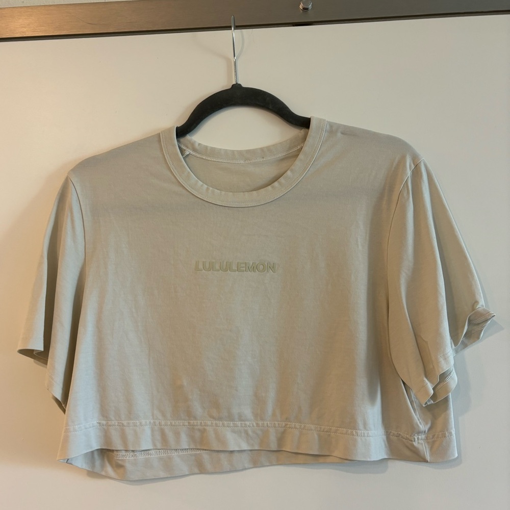 lululemon cropped fundamental tee